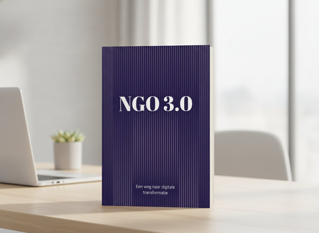 NGO 3.0 - TwoPurpose - Boek - Digitale Transformatie voor Non-Profits - Impact in de praktijk van Balt Leenman als 3D-boek op een bureau